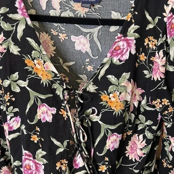 American Eagle Floral Tie Front and Botton Sleeve Boho Top Blouse Size XS - Picture 3 of 6